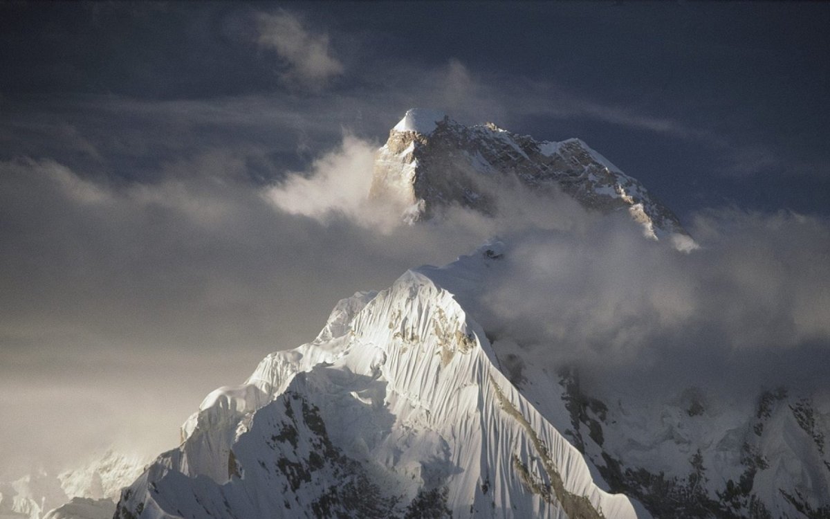 Снежная вершина горы Эверест