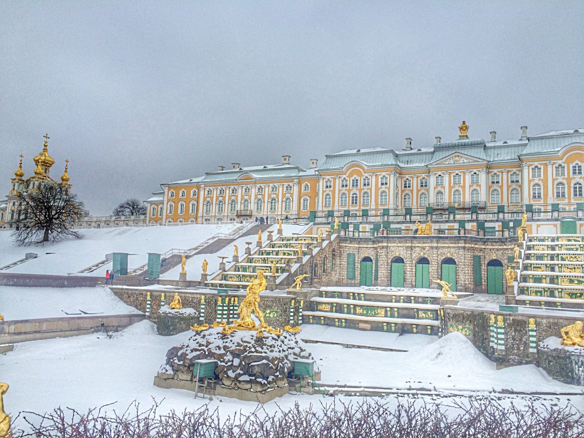 Петергоф в Санкт-Петербурге зима
