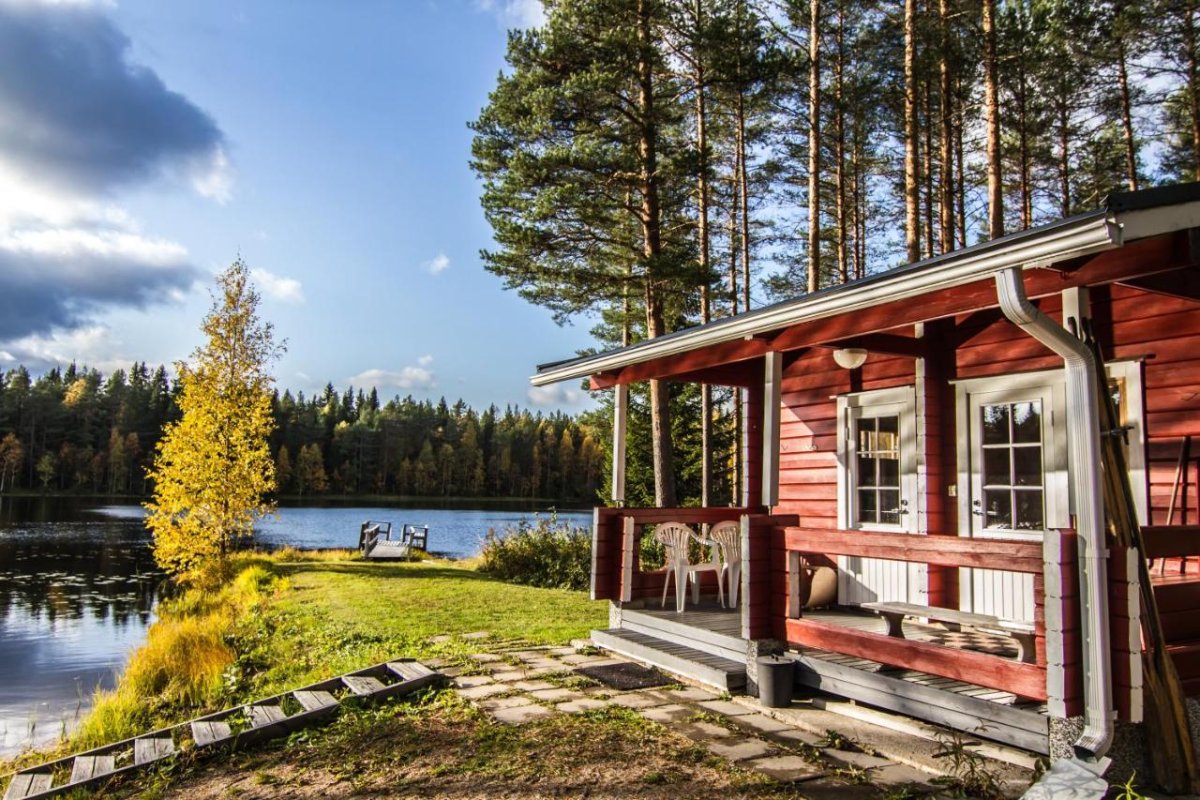 Финский дом на берегу озера