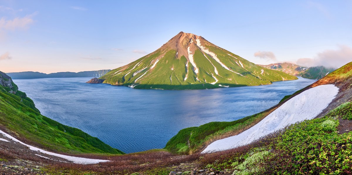 Остров Онекотан вулкан Креницына