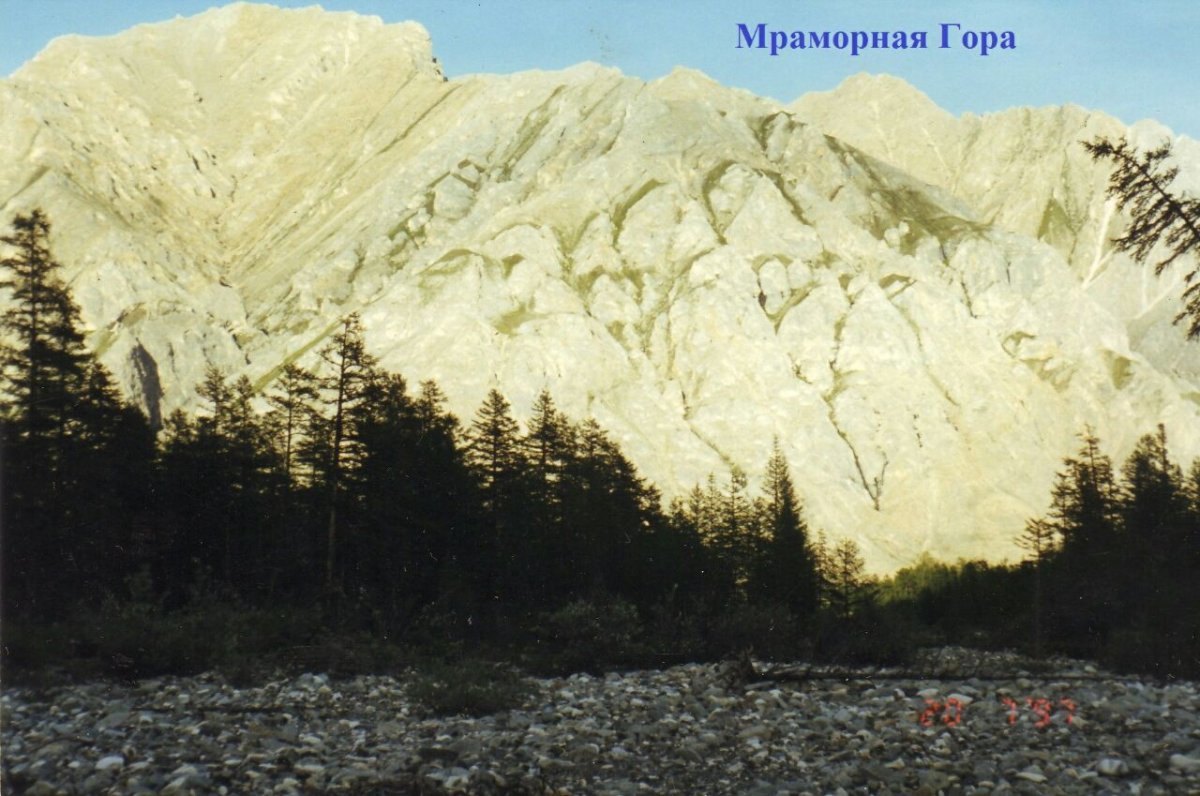 Мраморная гора Момский район