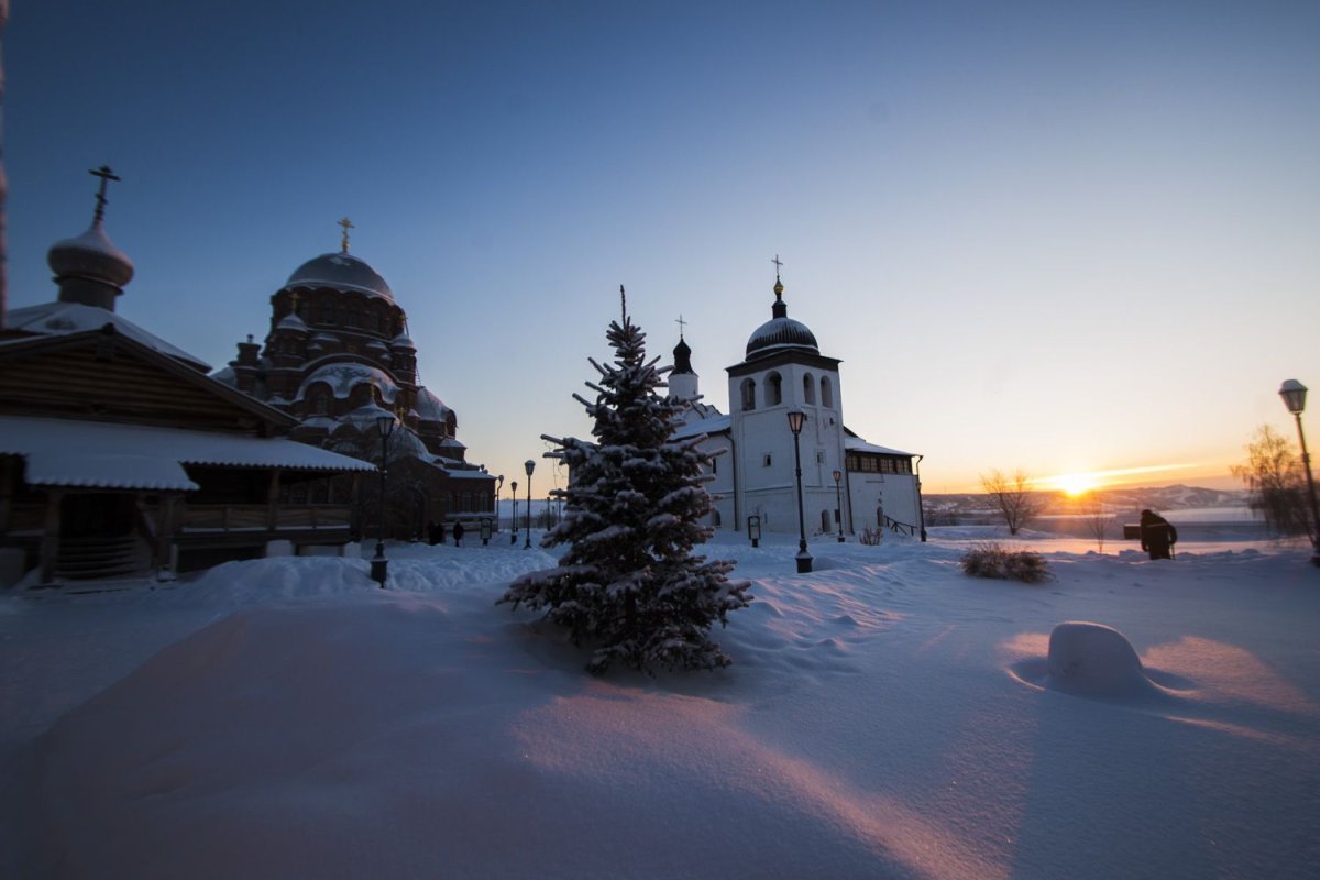 Свияжский Успенский монастырь зимой