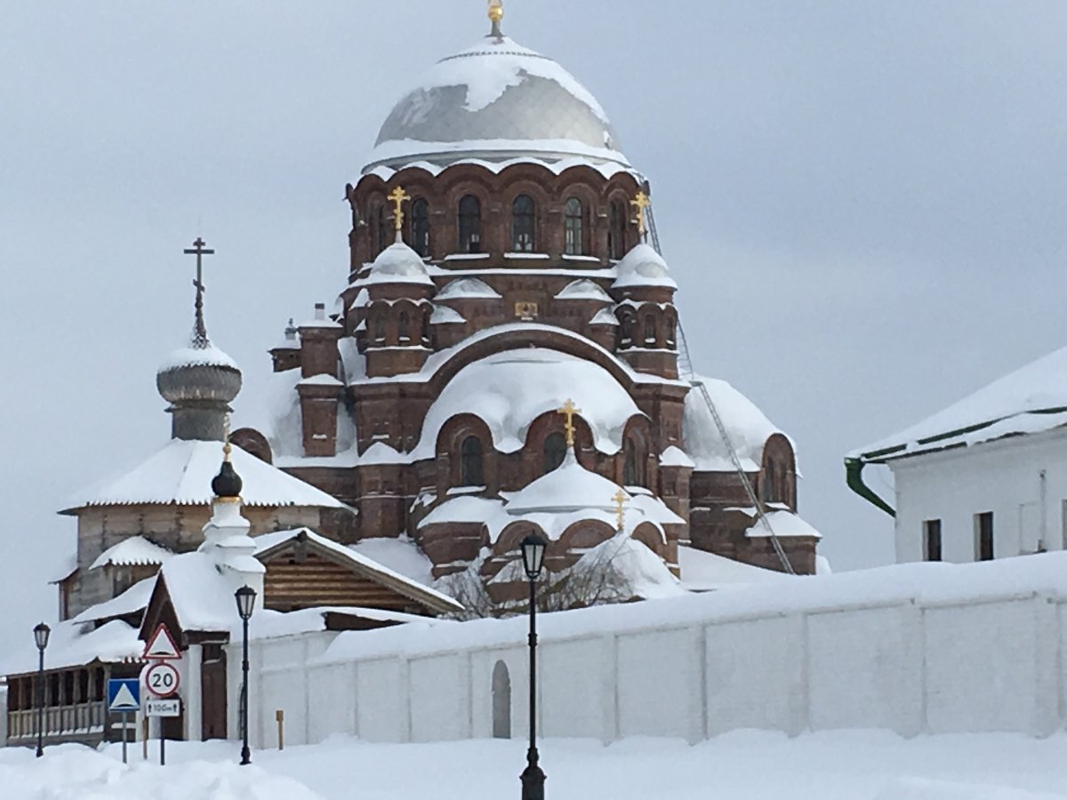 Остров-град Свияжск зимой монастырь