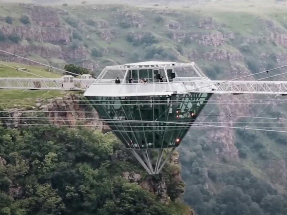 Дашбаши каньон Грузия стеклянный мост