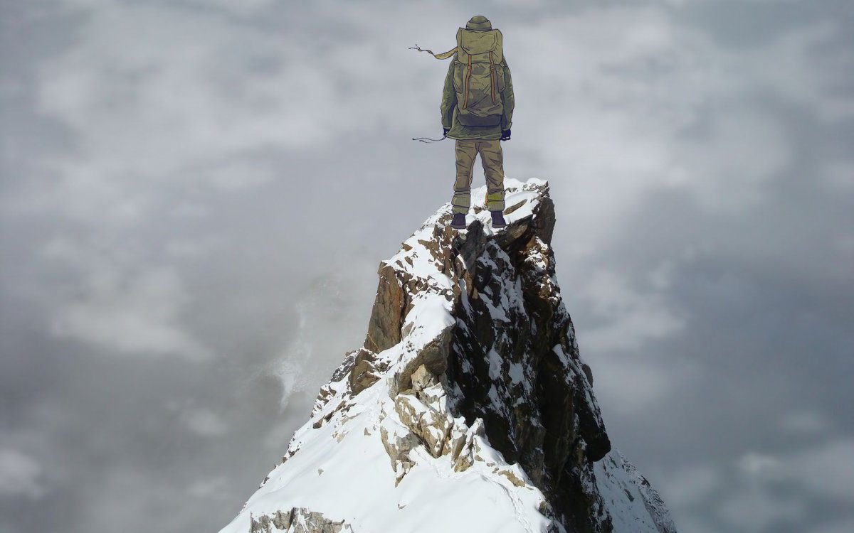 Альпинист на вершине горы