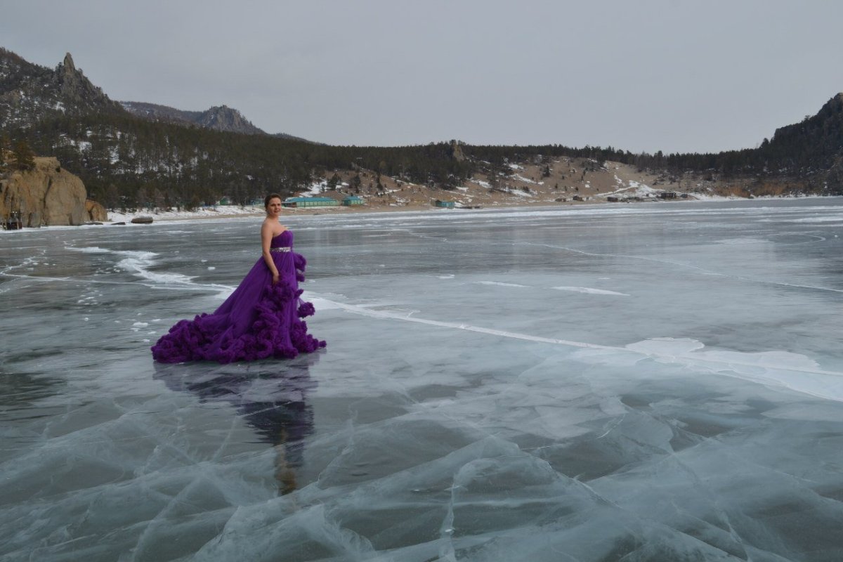 Фотосессия на Байкале в платье
