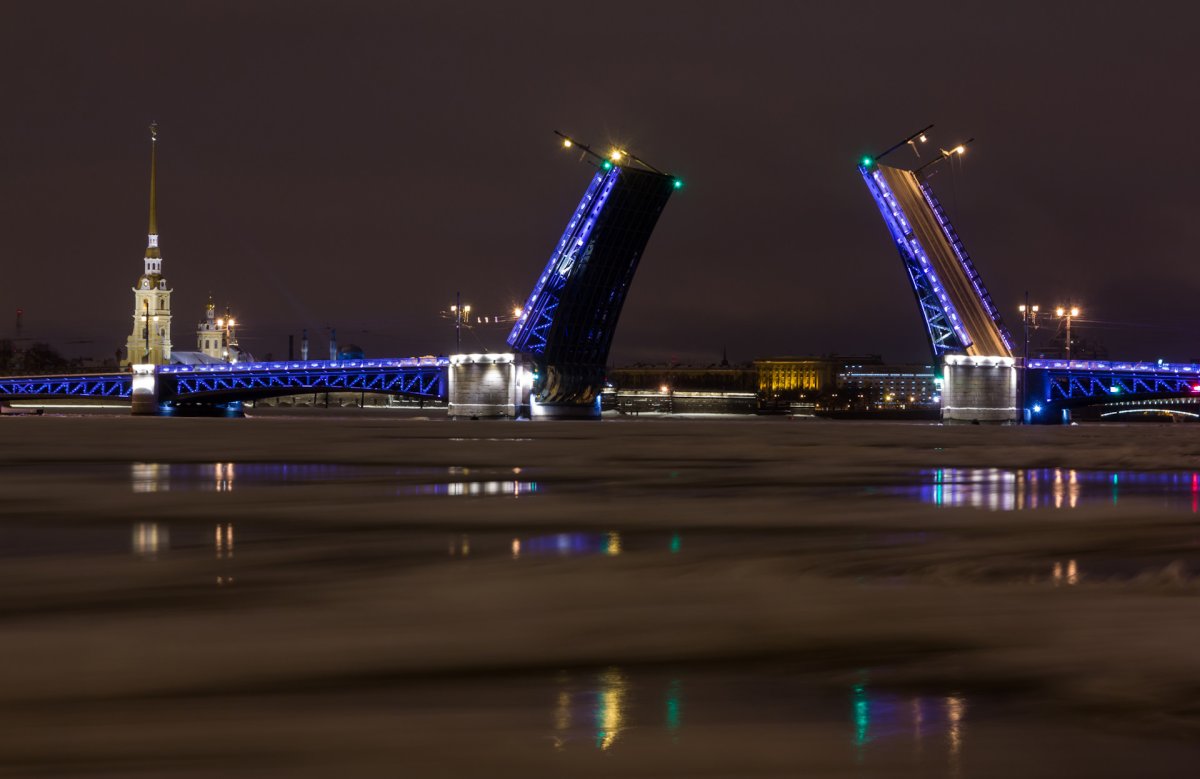 Развод мостов зимой