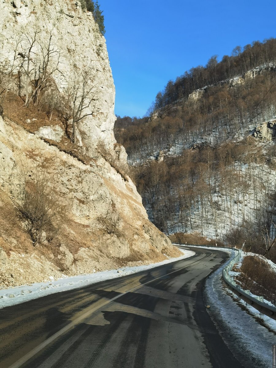 Дорога в Ассинском ущелье Ингушетии