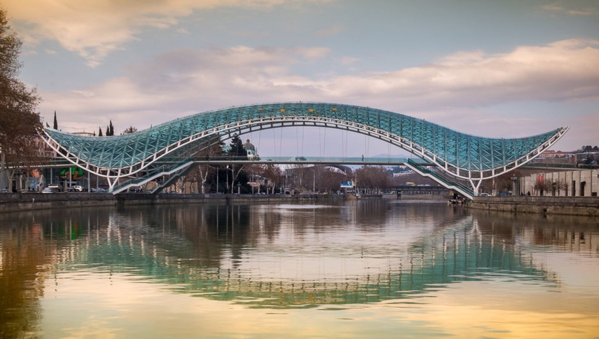 Тбилиси мост голубой