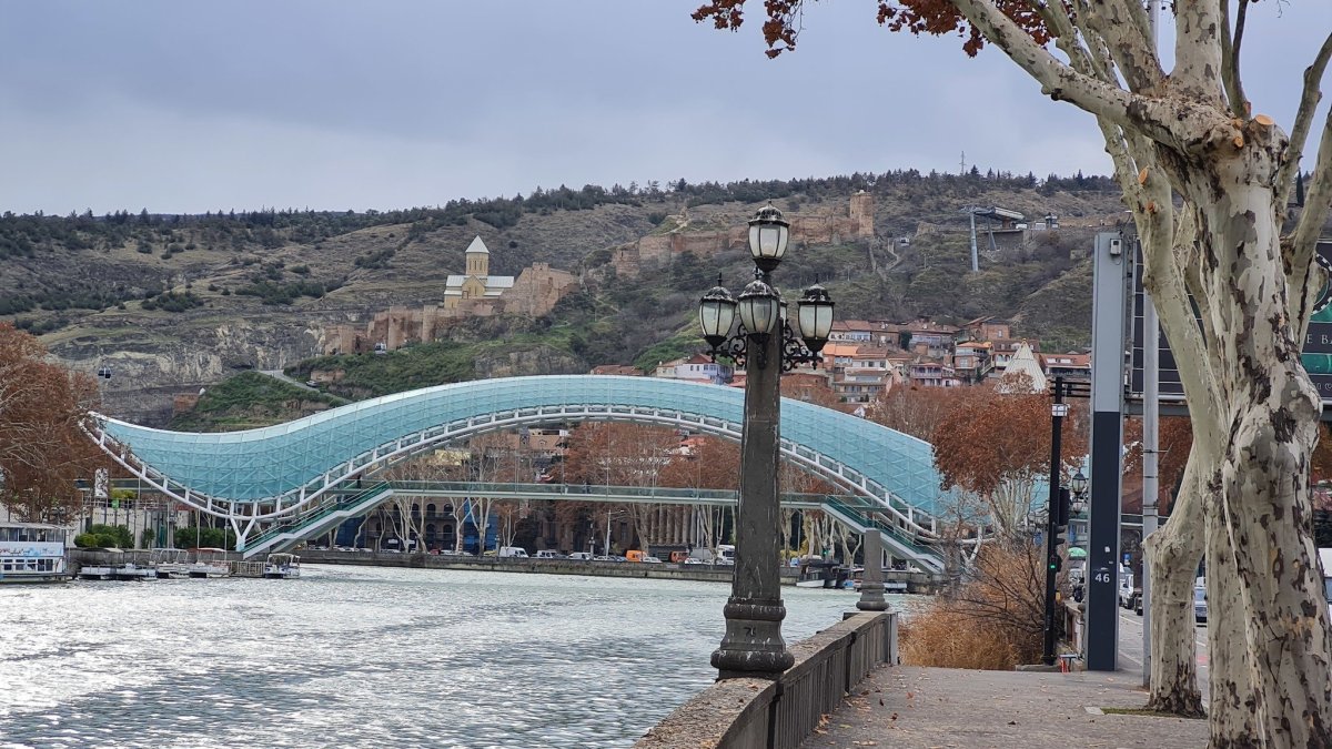 Пеший мост в Тбилиси