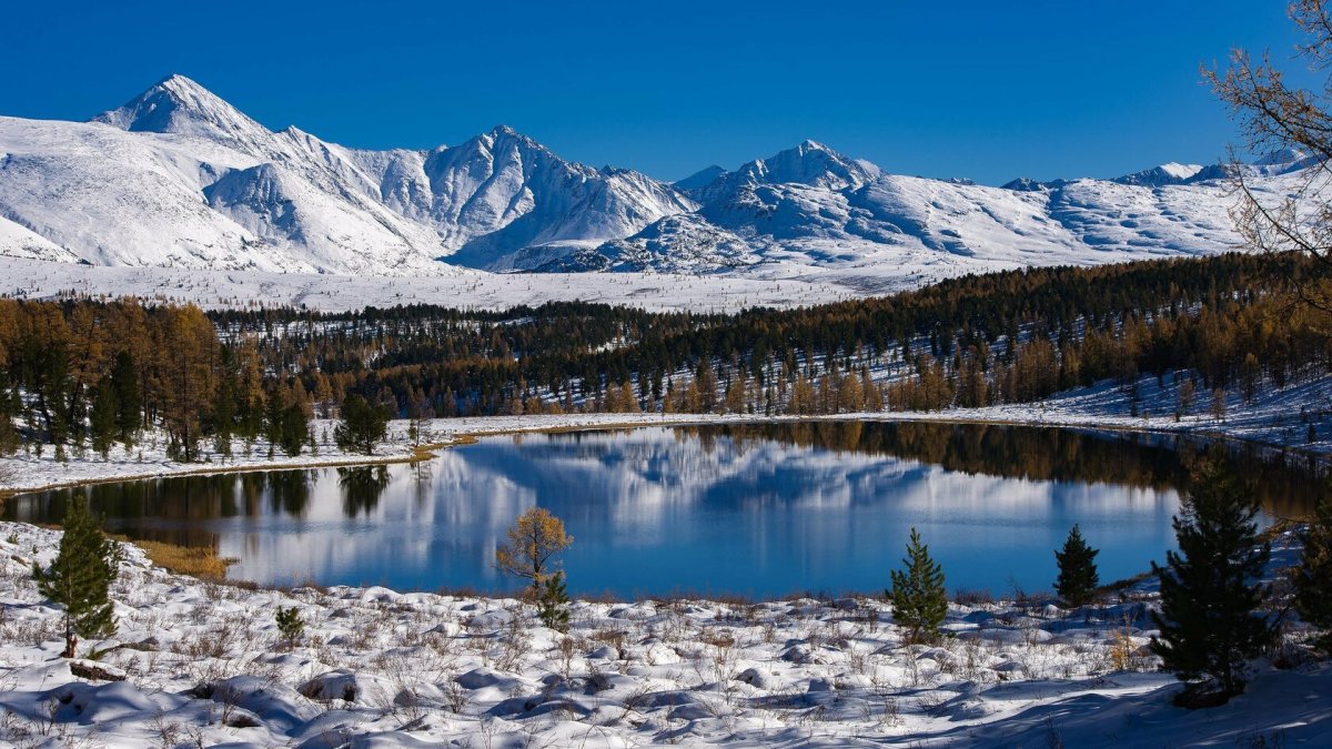 Озеро Киделю горный Алтай зимой