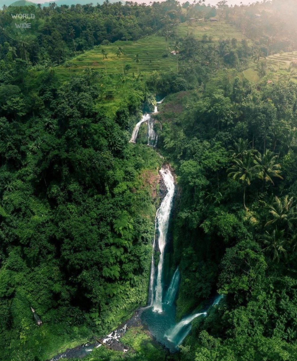 Секумпул водопад Бали