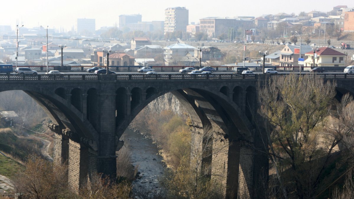 Мост Киевян в Ереване улица