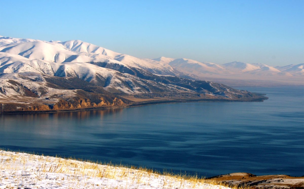 Озеро Севан Армения зимой