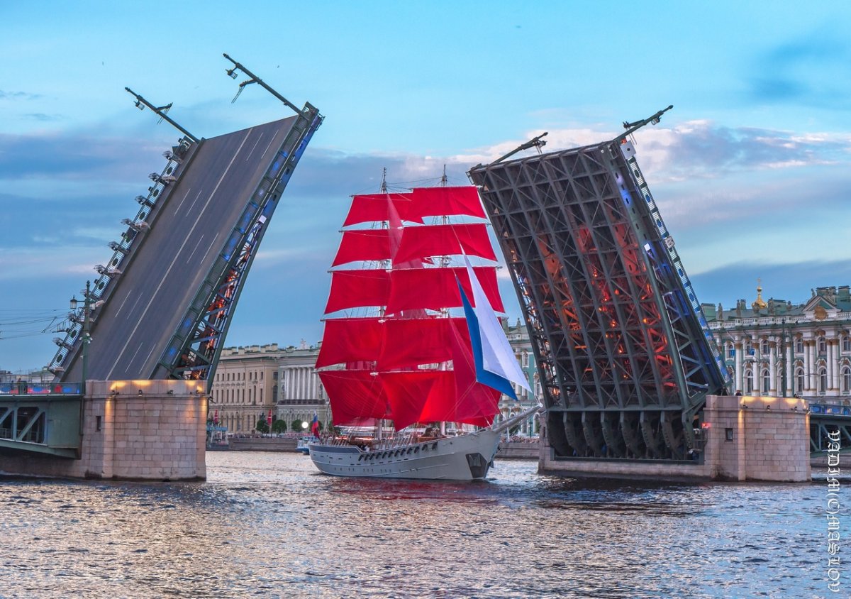 Корабль Алые паруса в Санкт-Петербурге