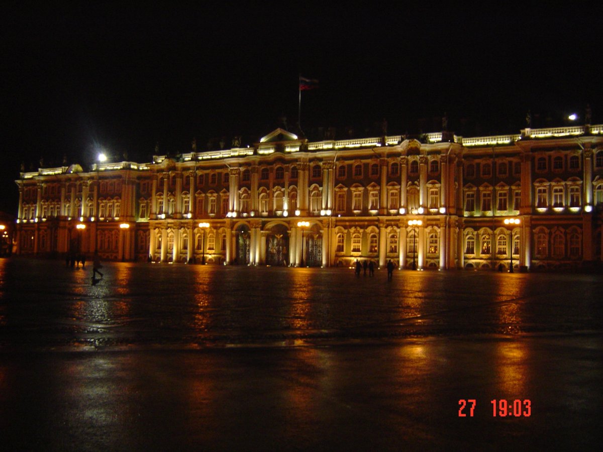 Зимний дворец Санкт-Петербург красный