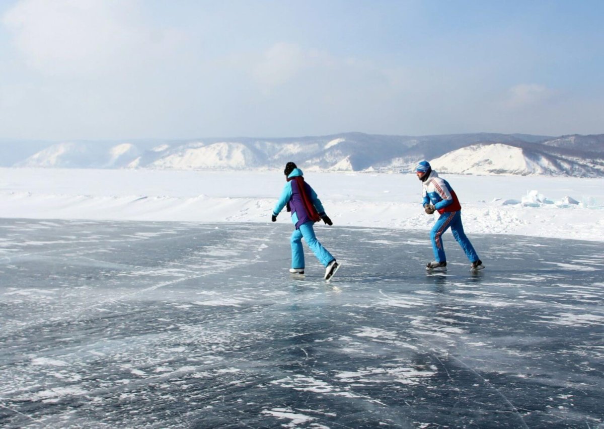 Кататься на коньках на Байкале