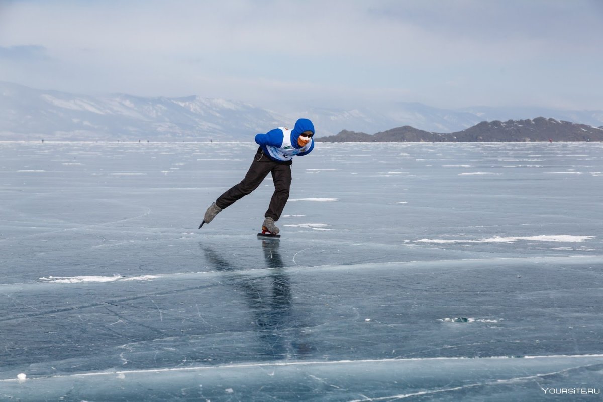 Озеро Байкал на коньках