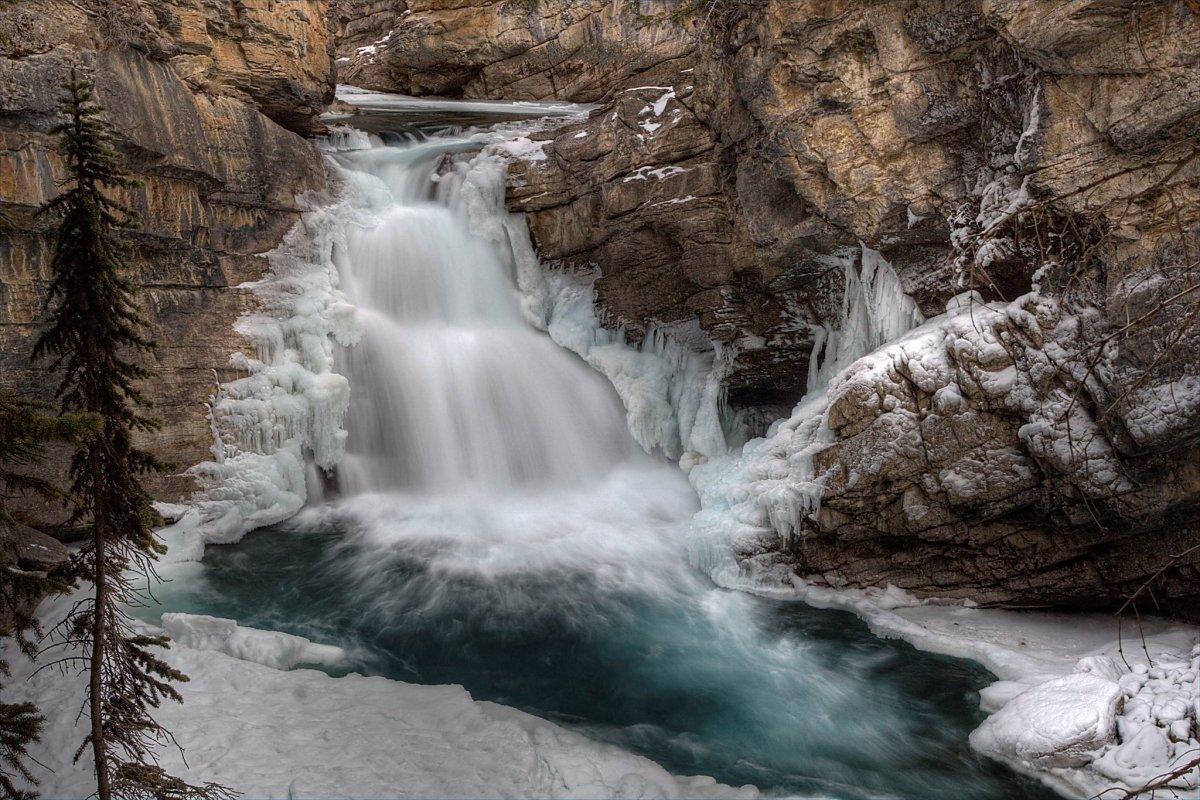 Водопад Фырыдон зимой