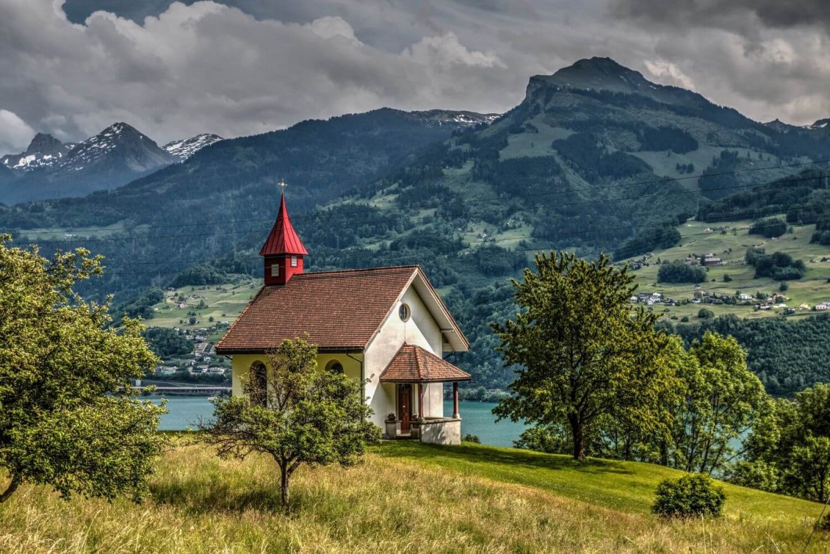 Домик в горах Альпы Швейцария
