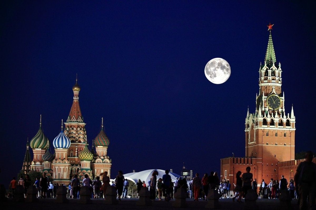 Ночь в Москве Спасская башня