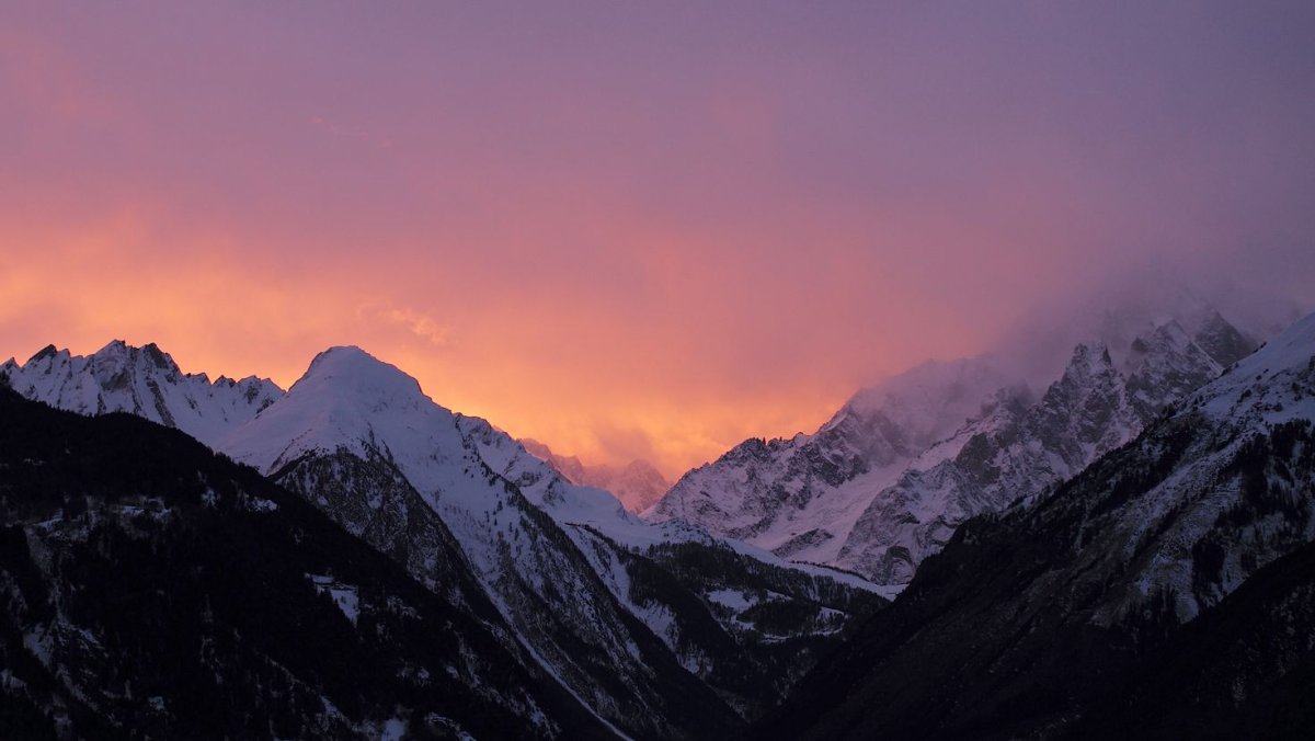 Рассвет в горах Осетии
