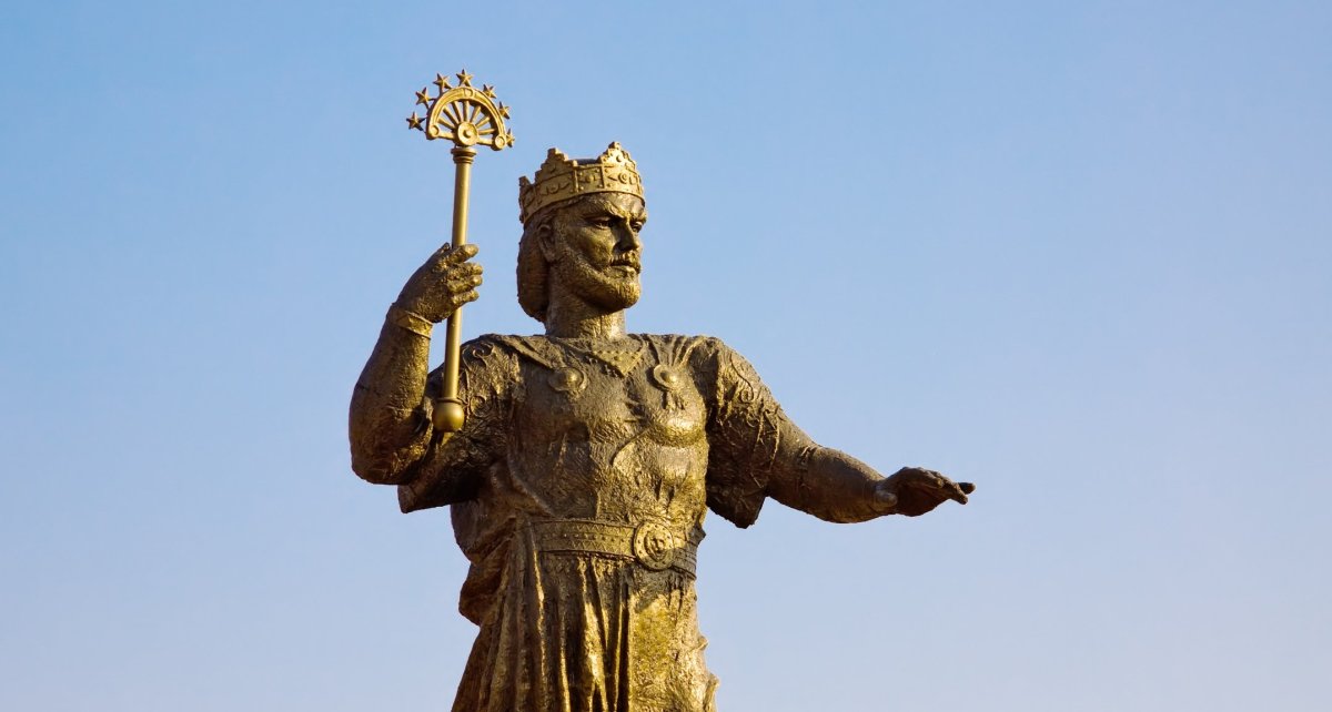 Исмоили Сомони в Таджикистане статуи