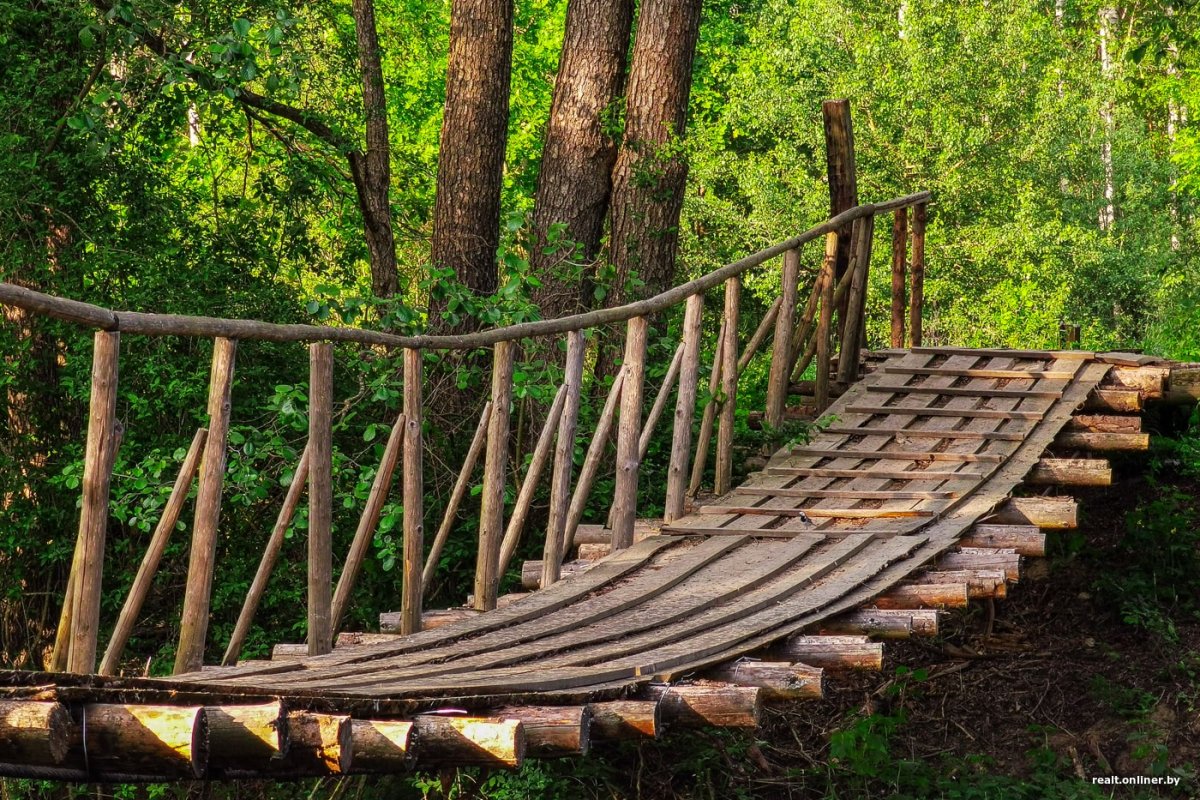 Подвесной деревянный мост