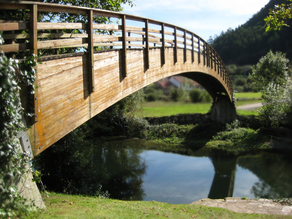 Верхнетуринский деревянный мост через реку