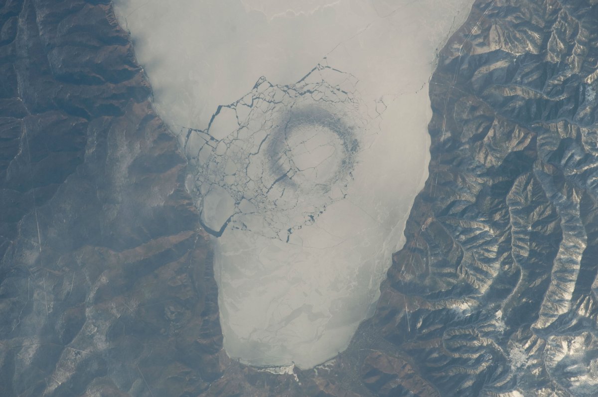 Кольца на льду Байкала из космоса