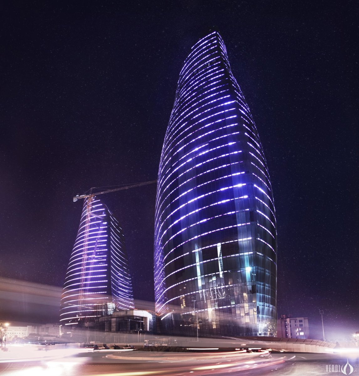 Здания в Баку в трех пламеней