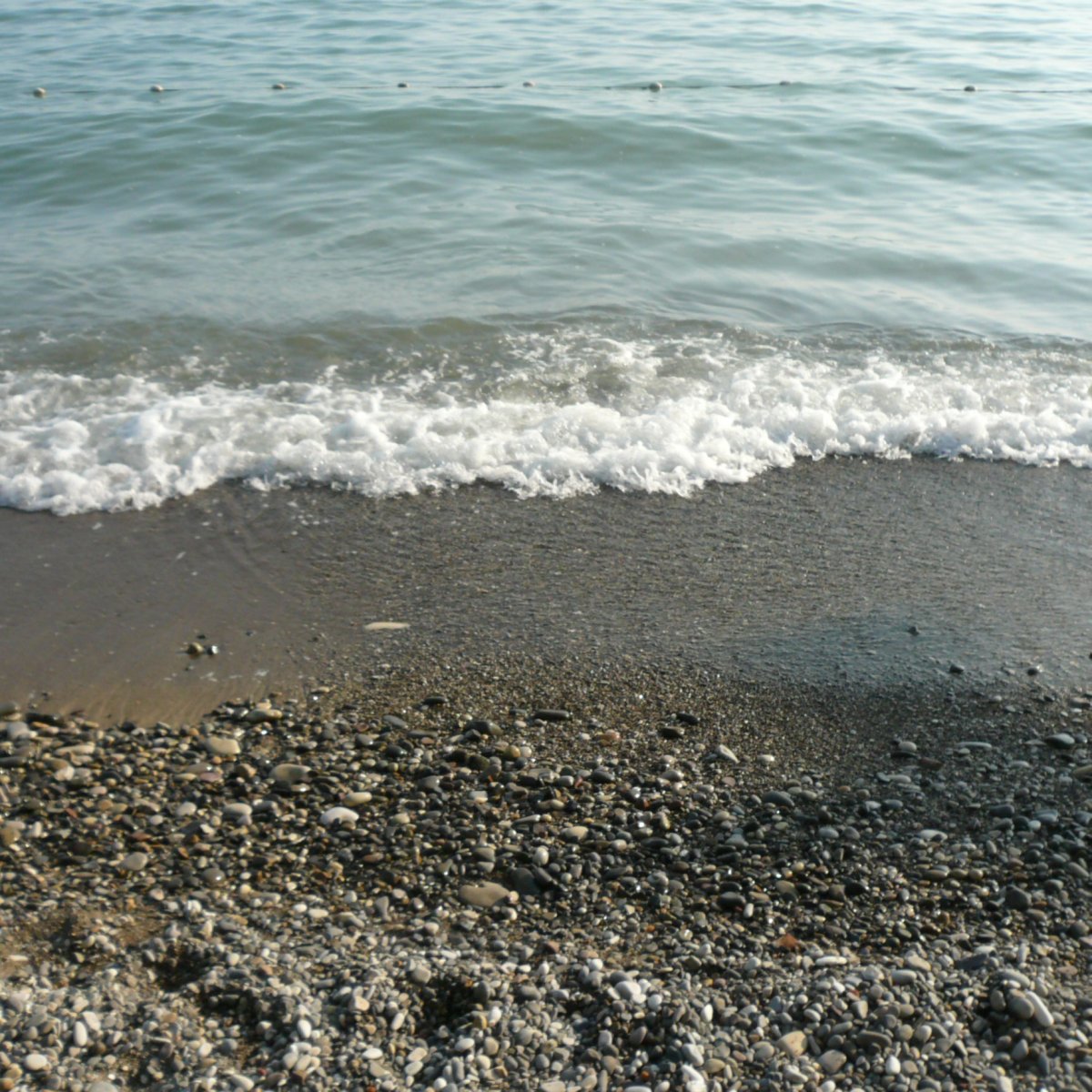 Галечный пляж Небуг