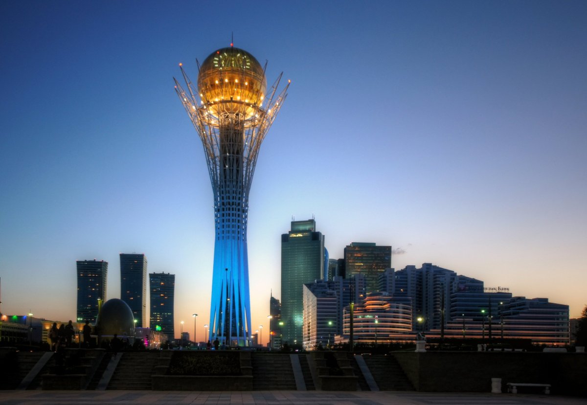 Казахстан монумент Байтерек