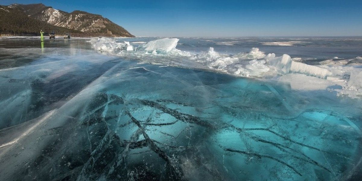 Озеро Байкал леденеет