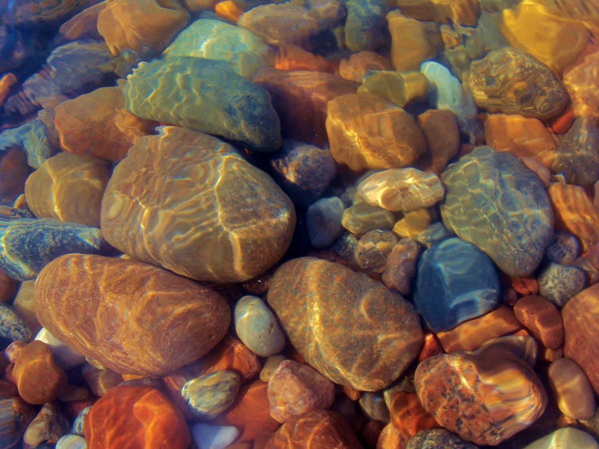 Камни под водой