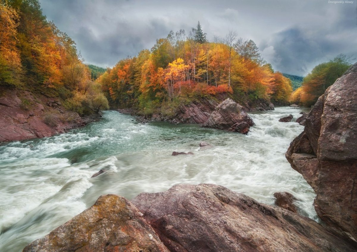 Осенняя Адыгея белая река