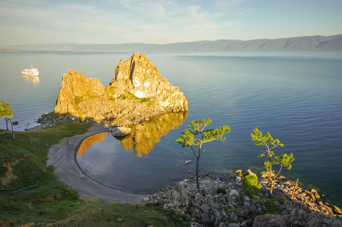 Озеро Байкал шаман камень
