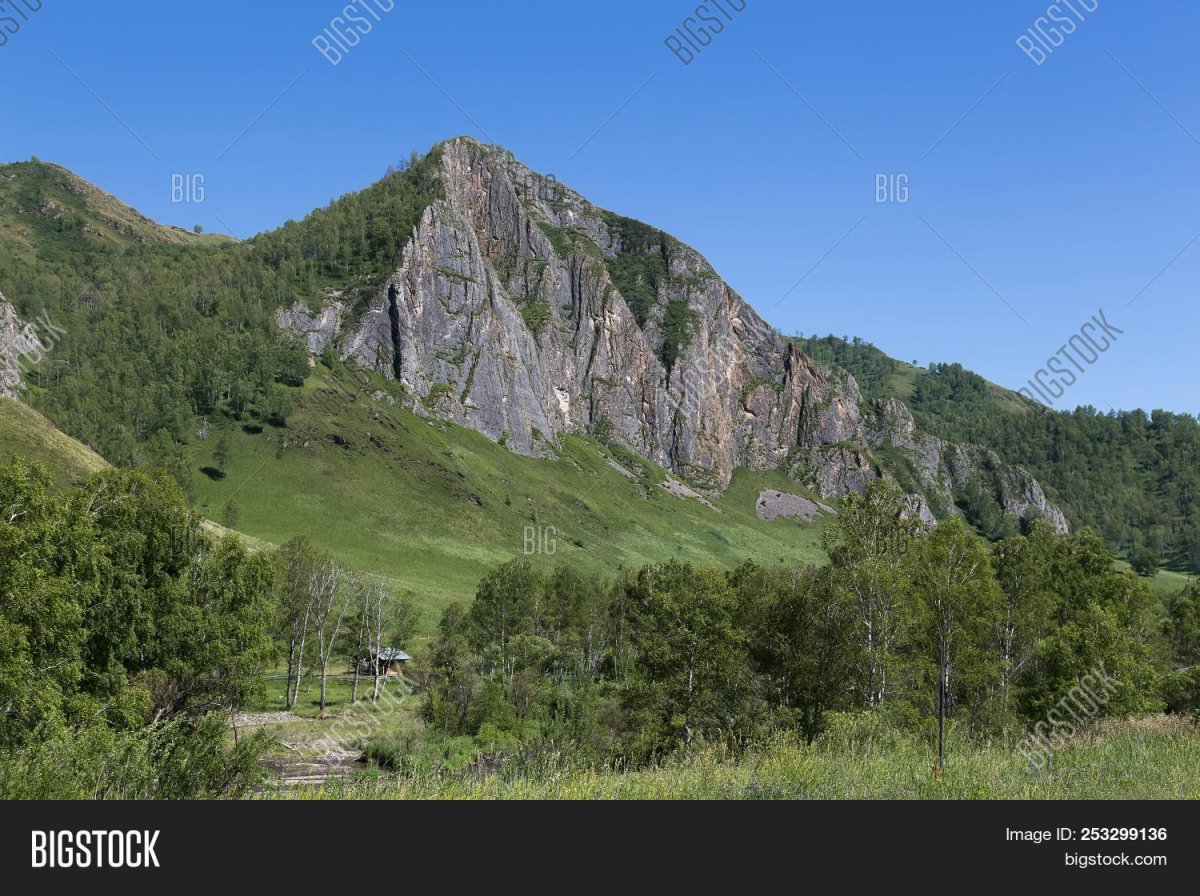 Гора Шаманский камень горный Алтай