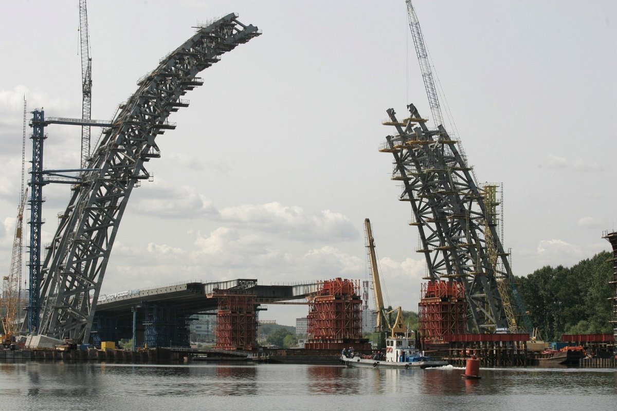 Стройка мостов в Москве