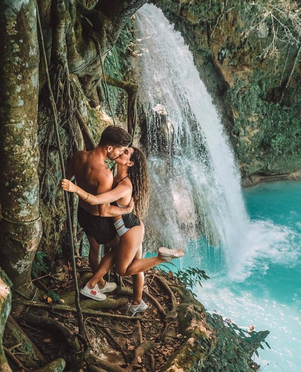 Фотосессия пары на водопаде маленьком