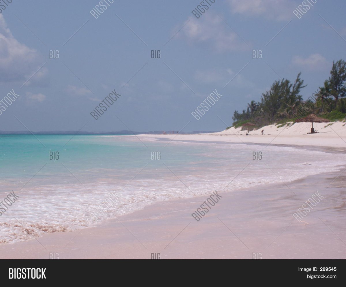 Розовый пляж на острове Харбор, Багамские острова