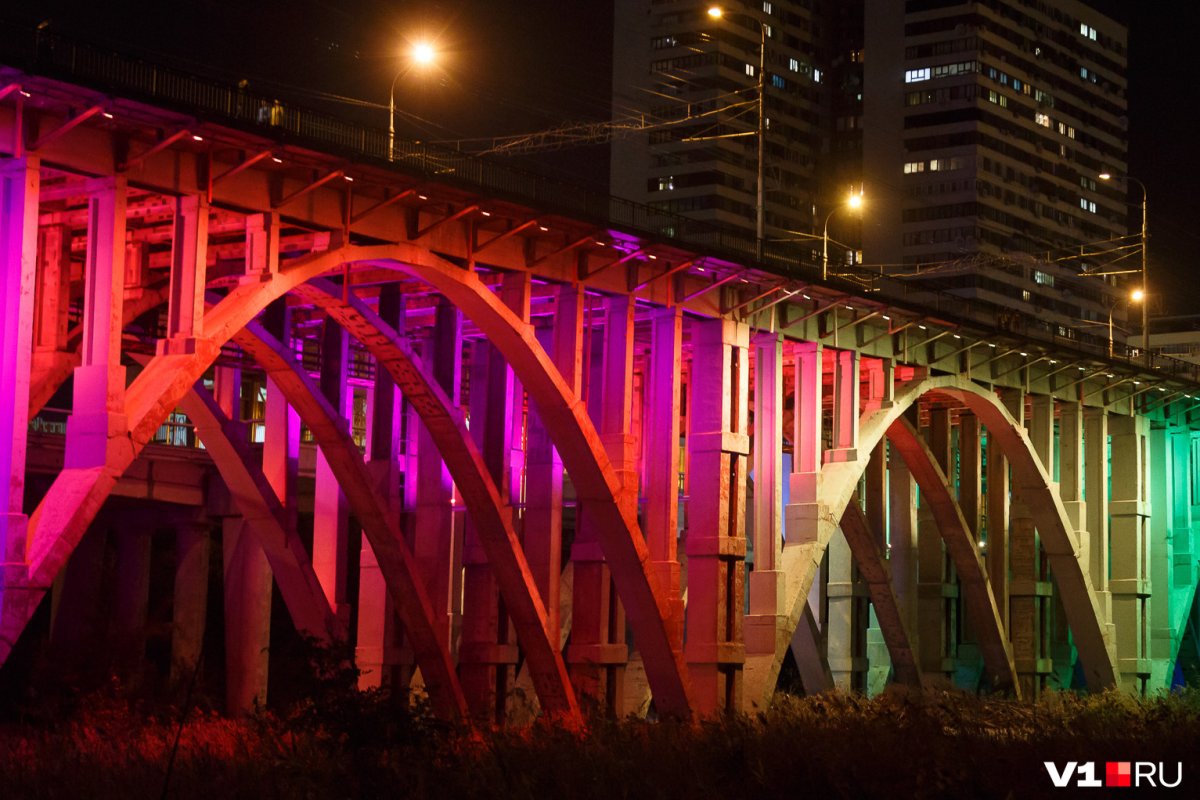 Волгоградский мост ночью