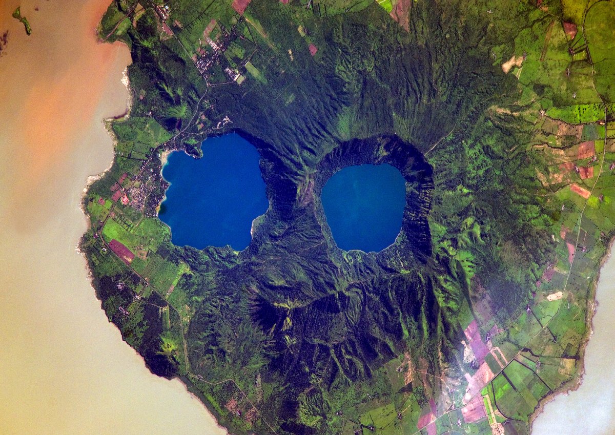 Озера вид из космоса