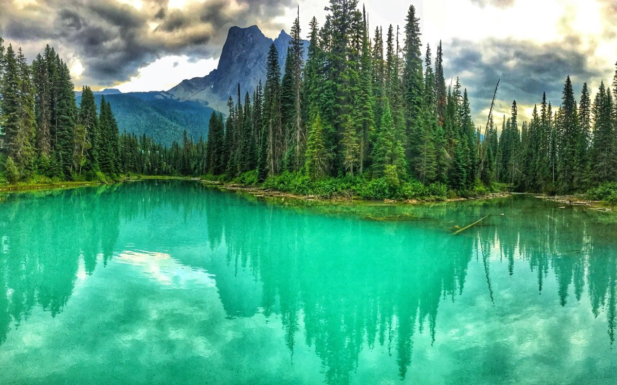 Изумрудное озеро Канада