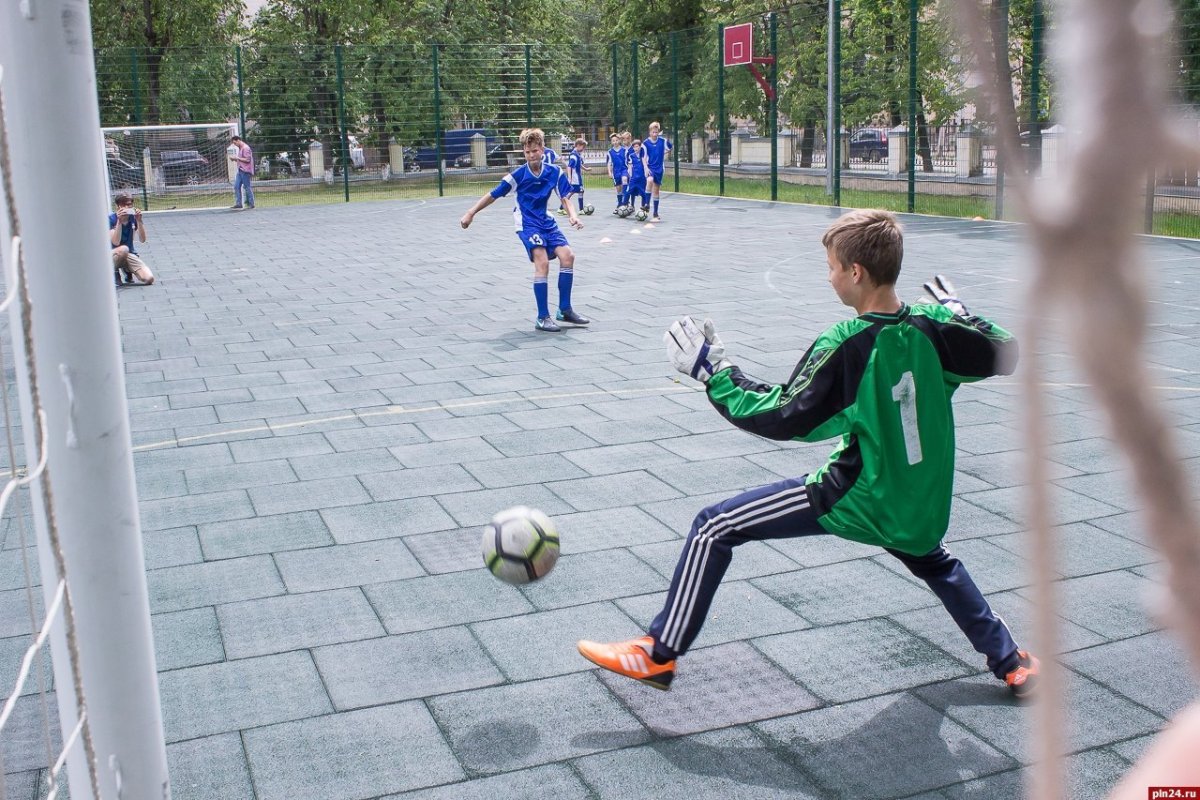 Детский дворовый футбол