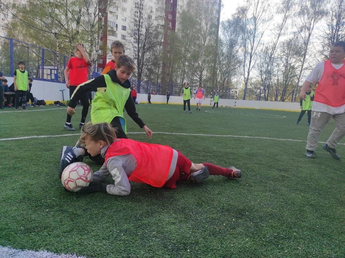 Футбол во дворе