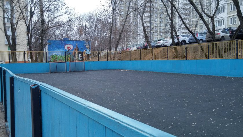 Старая футбольная коробка