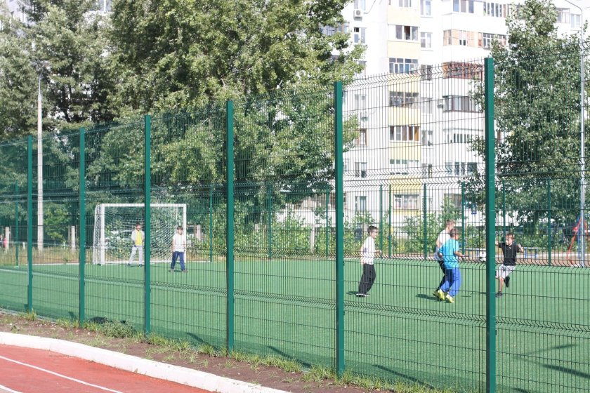 Футбольная площадка в городе