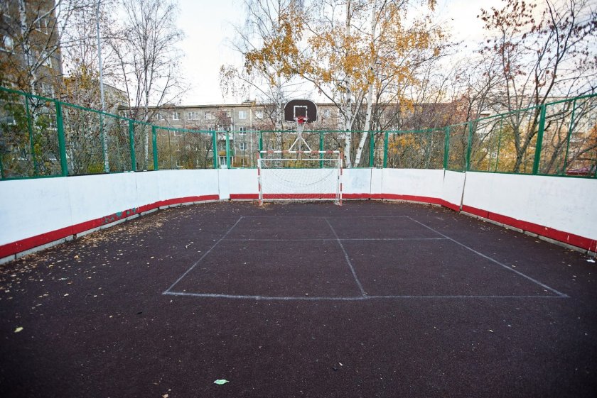 Решетка корт во дворе