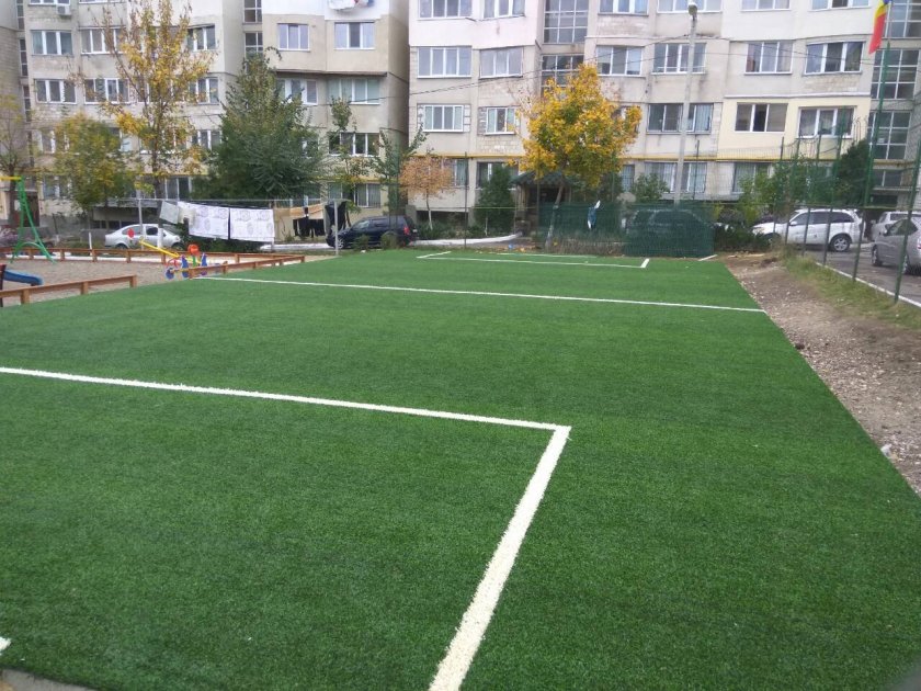 Футбольное поле во дворе